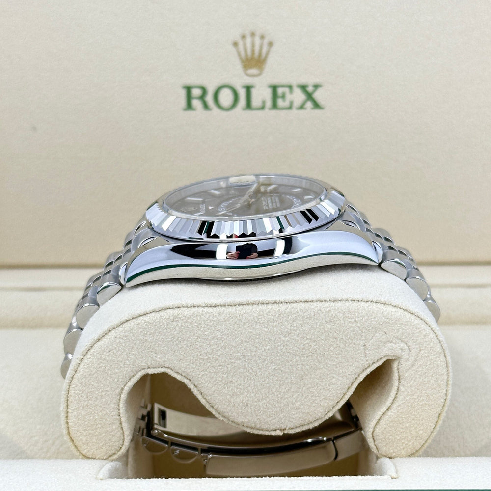 Sky-Dweller, 42mm, Oystersteel and 18k White Gold, Blue, Jubilee - image 4