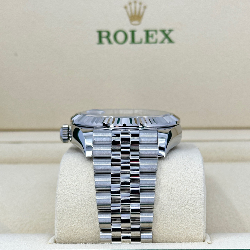 Sky-Dweller, 42mm, Oystersteel and 18k White Gold, Blue, Jubilee - image 5