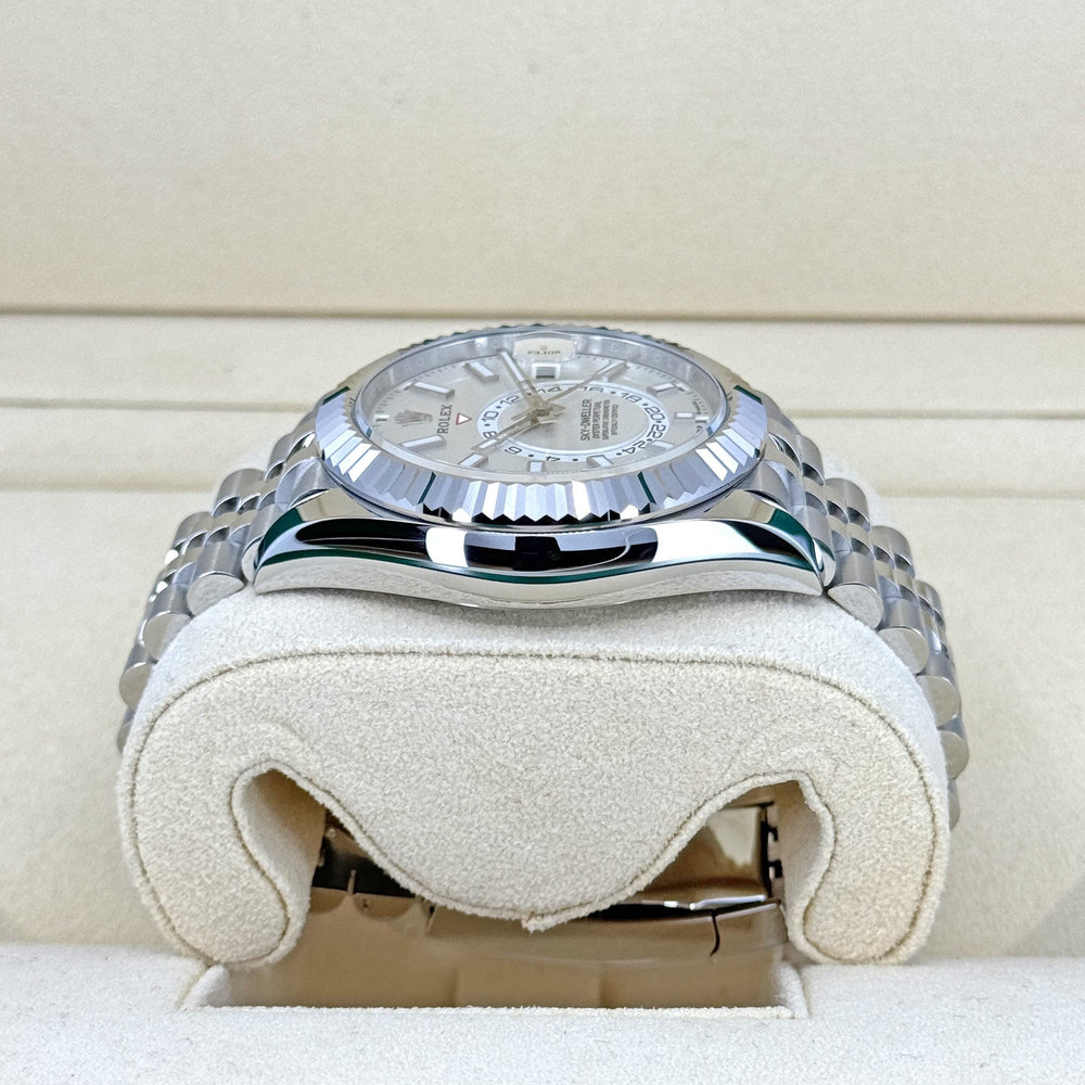 Sky-Dweller, 42mm, Oystersteel and 18k White Gold, White, Jubilee - image 4