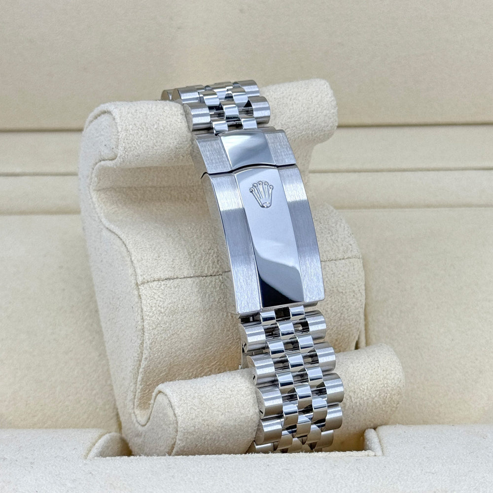 Sky-Dweller, 42mm, Oystersteel and 18k White Gold, White, Jubilee - image 9