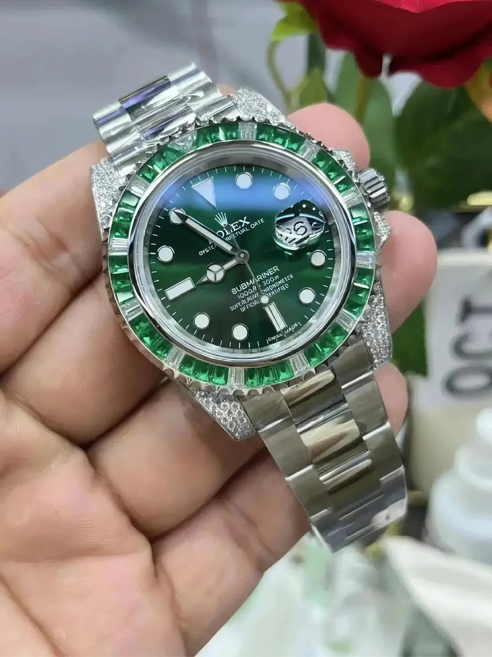 Submariner Date, 18K White Gold Diamonds Emerald UNWORN, 40mm - image 3