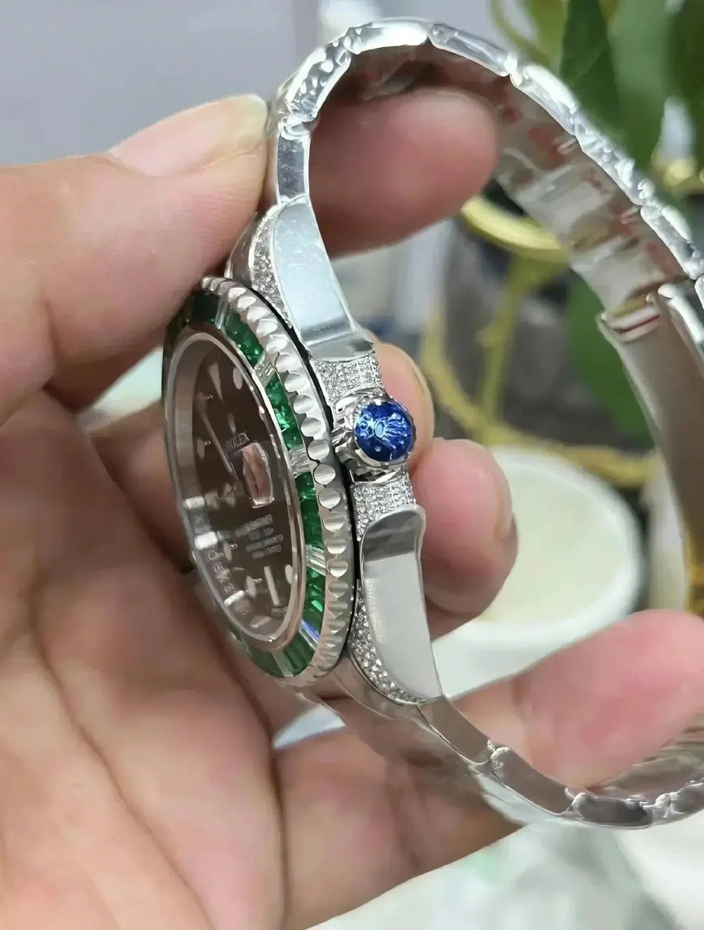 Submariner Date, 18K White Gold Diamonds Emerald UNWORN, 40mm - image 7