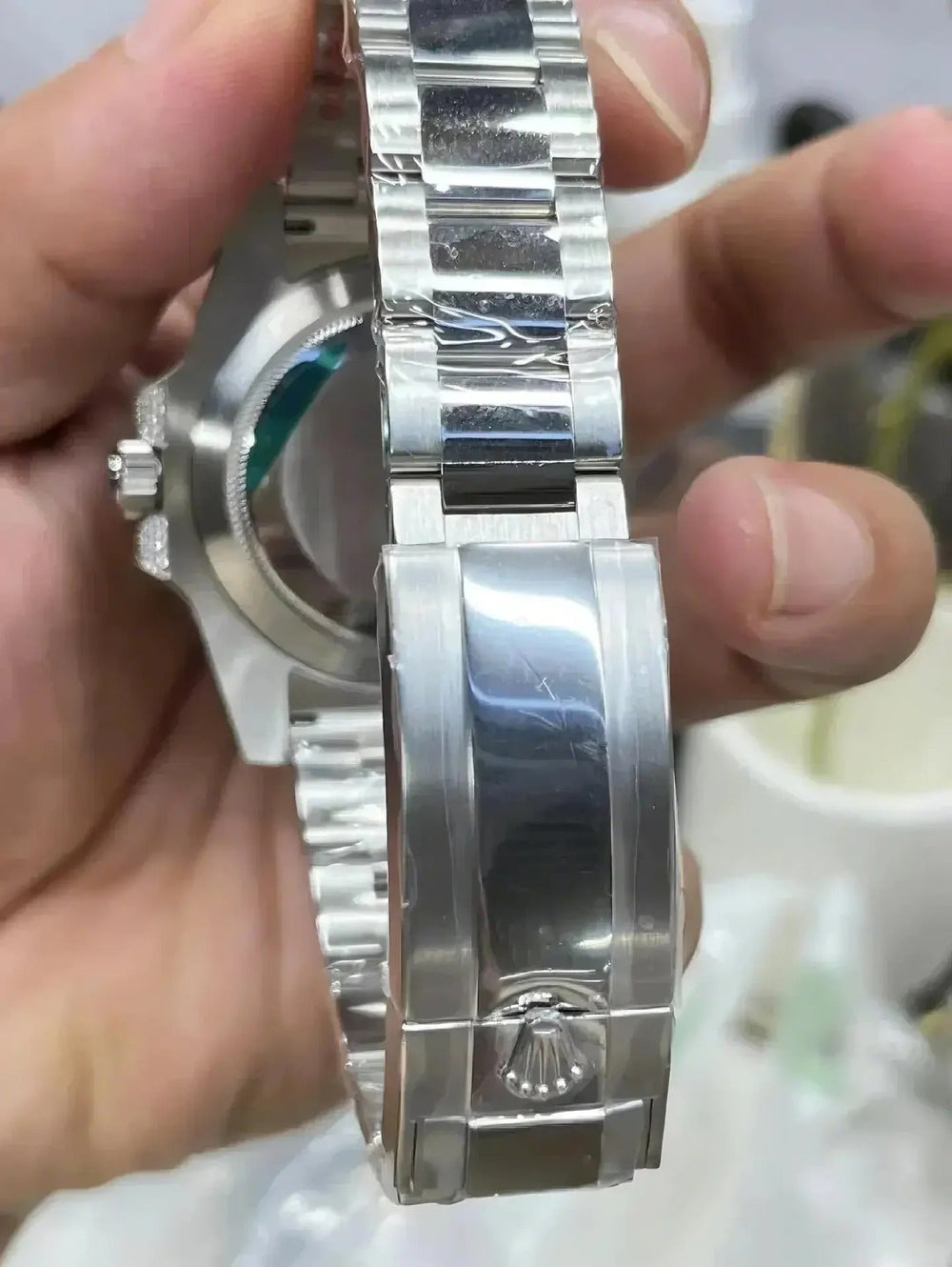 Submariner Date, 18K White Gold Diamonds Emerald UNWORN, 40mm - image 8