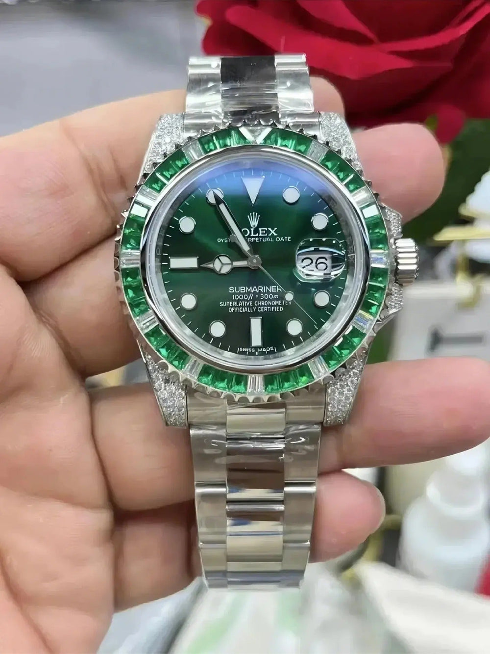 Submariner Date, 18K White Gold Diamonds Emerald UNWORN, 40mm - image 2