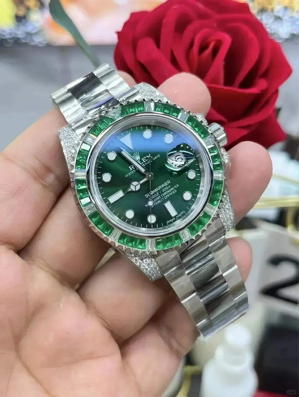 Submariner Date, 18K White Gold Diamonds Emerald UNWORN, 40mm - image 10